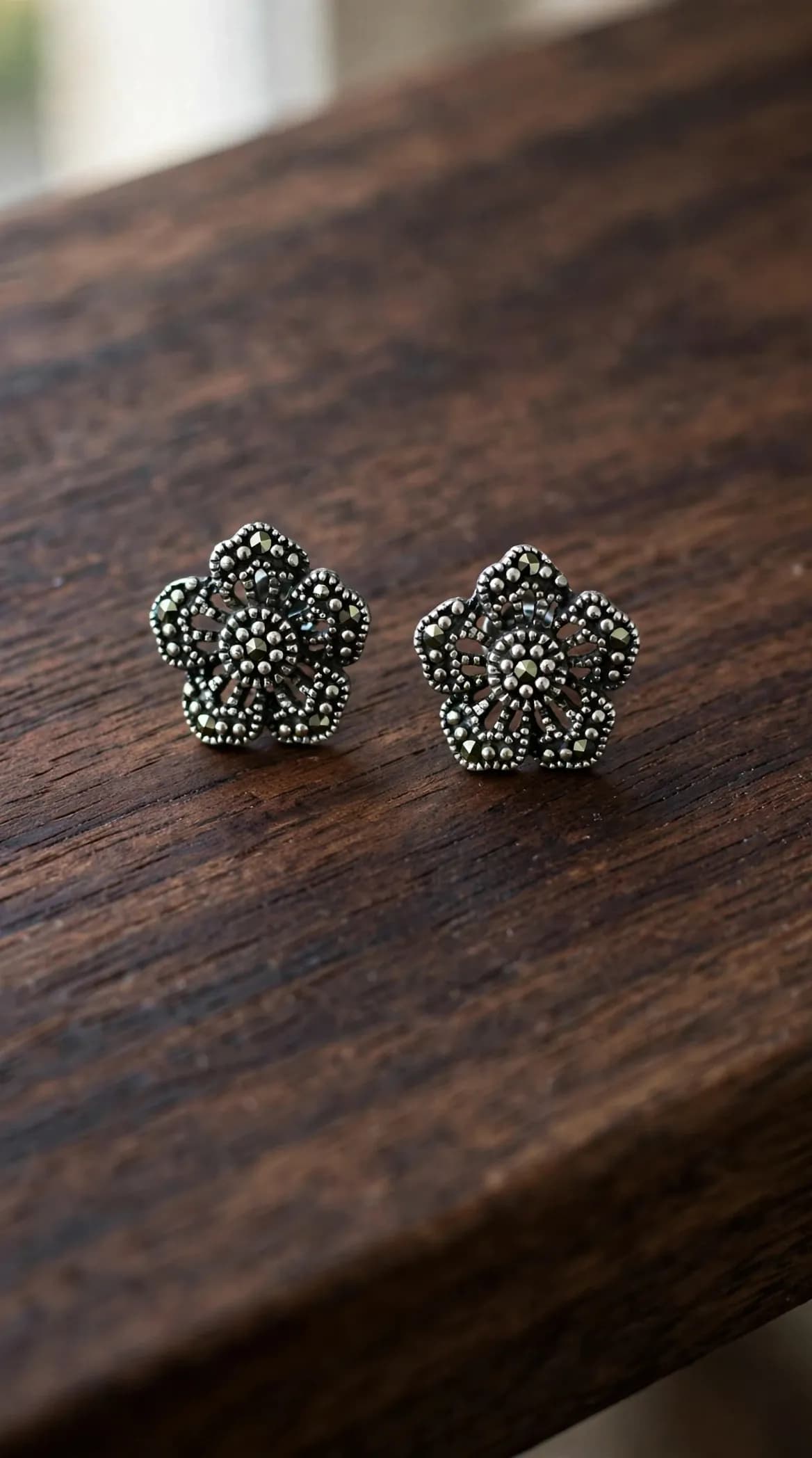 Bloom studs