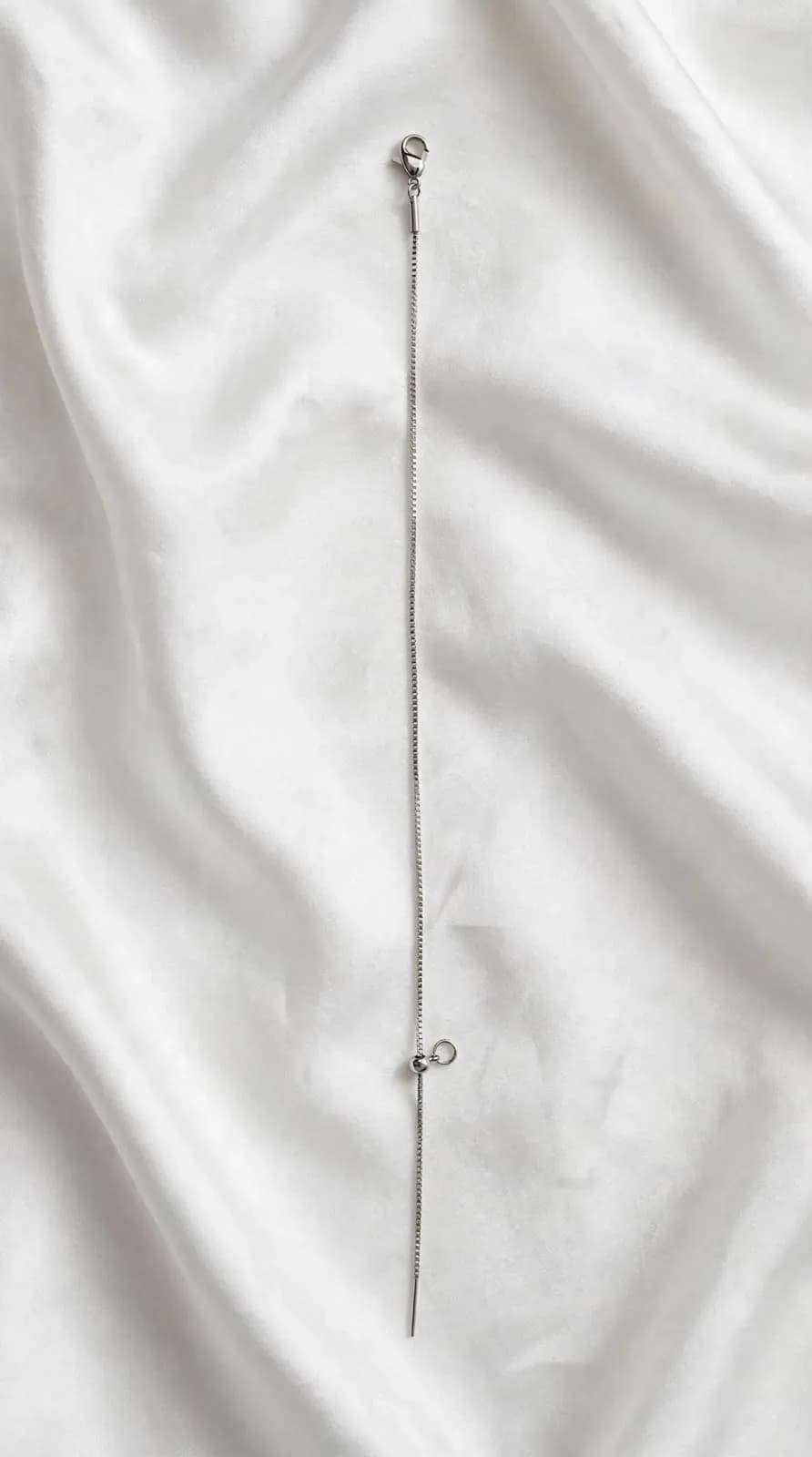 Minimal silver chain