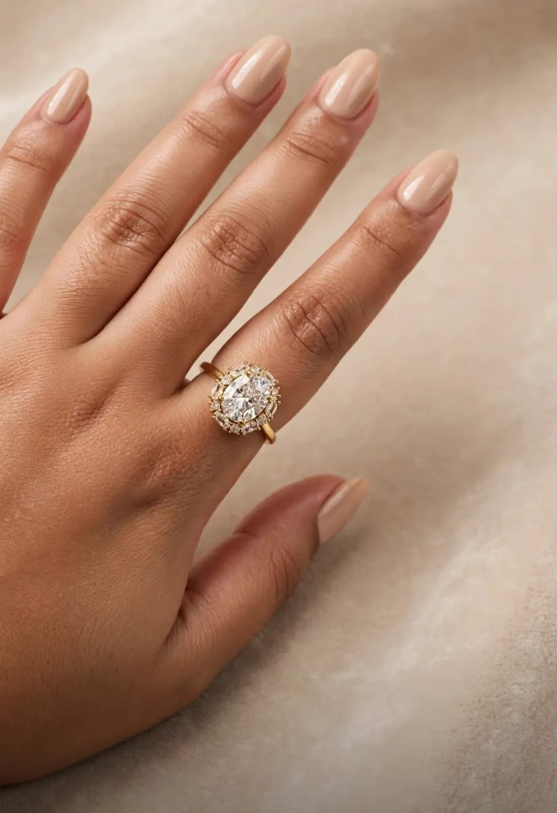 Oval Vintage Halo