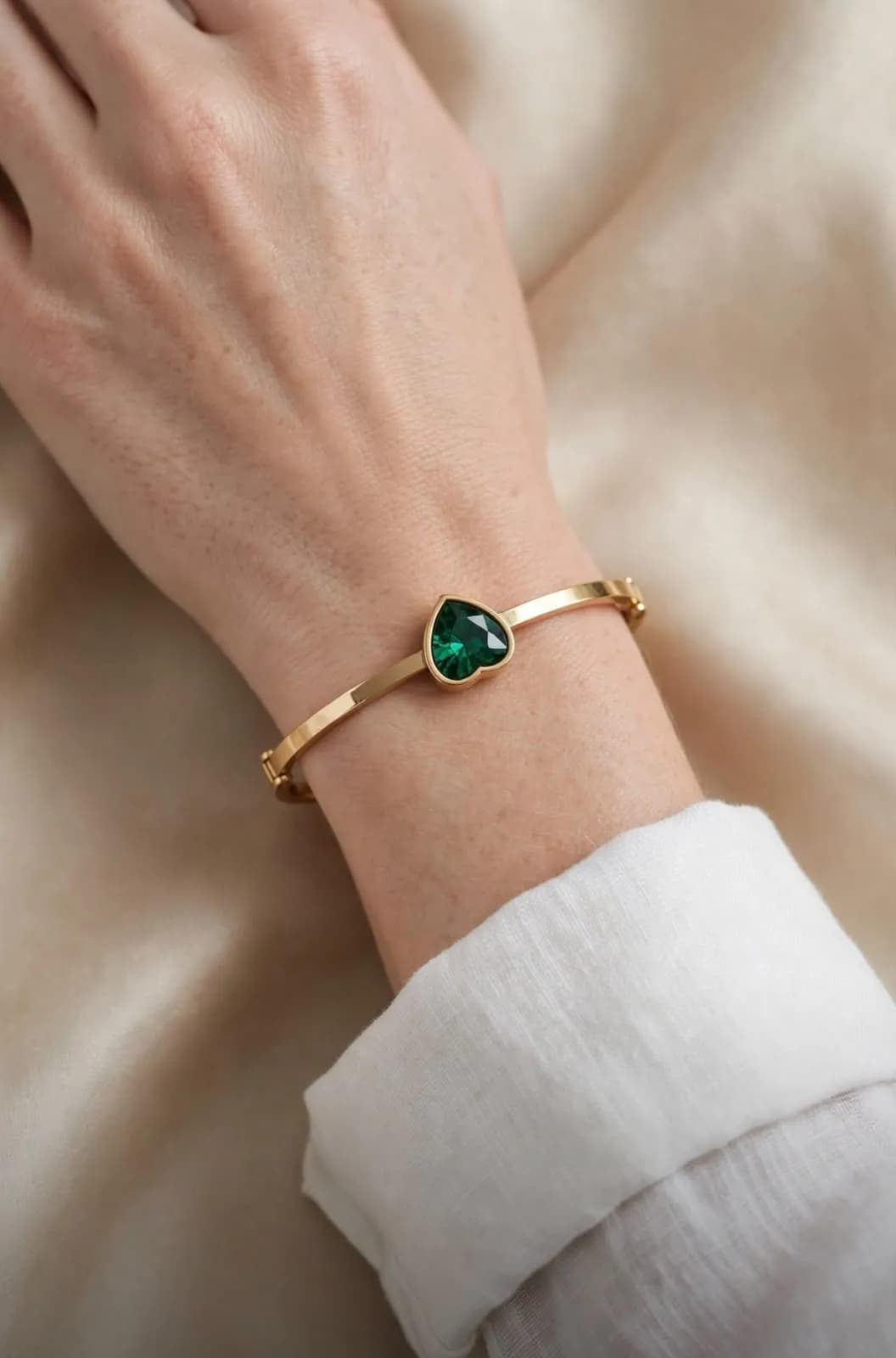 Heart bracelet bangle