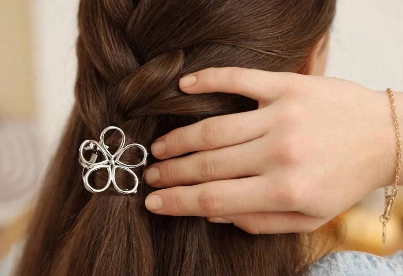 Flower clutcher